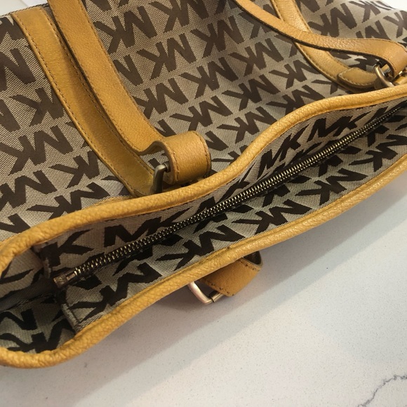 Michael Kors Tote Bag - Picture 2 of 16